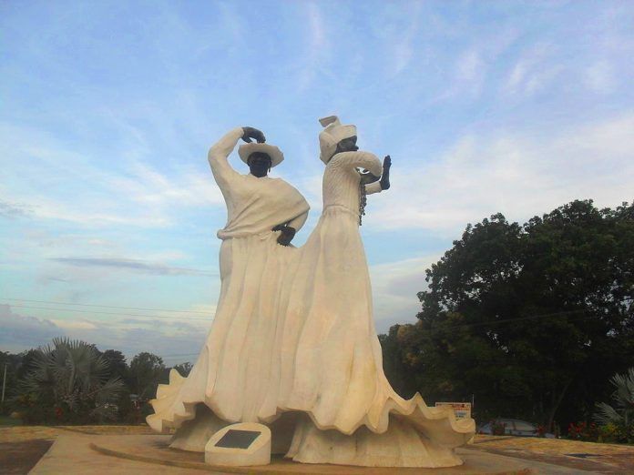 Monumento a la Madamas en El Callao