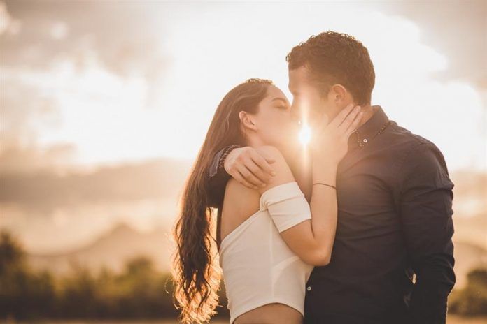 La digitalización de las relaciones amorosas en la era del internet.