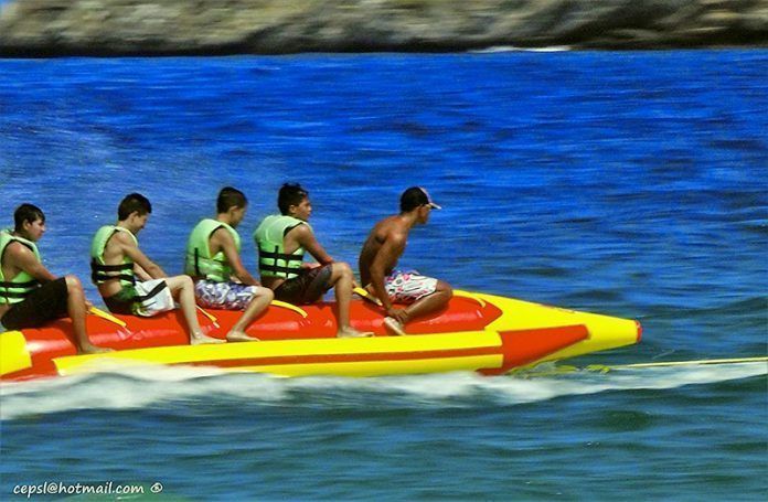Montando la Banana en Playa Grande, Choroní