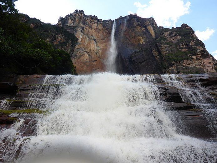 Salto Ángel desde la Poza