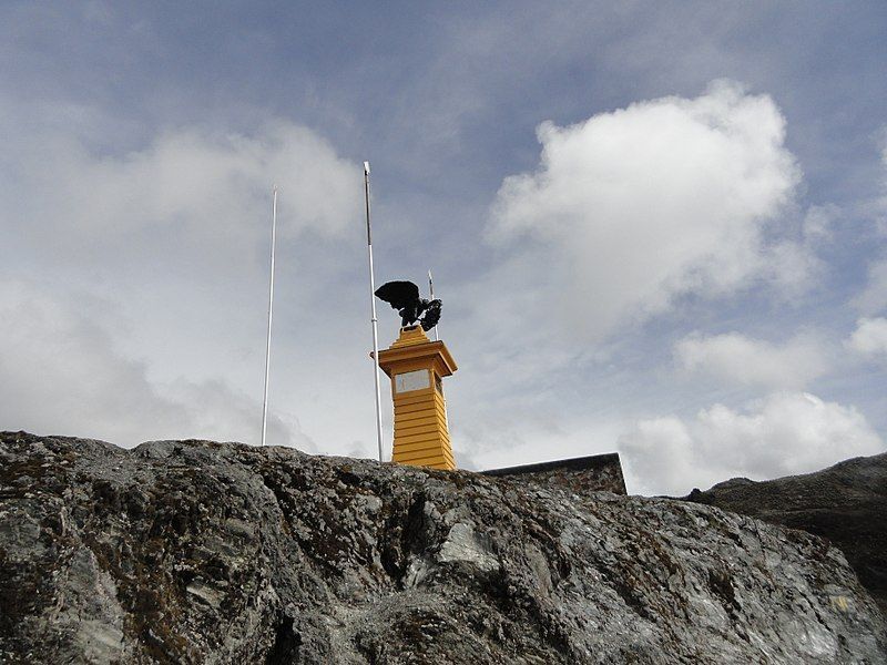 Monumento Pico El Águila, en el Collado del Cóndor