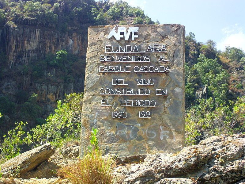 Entrada a la Cascada del Vino