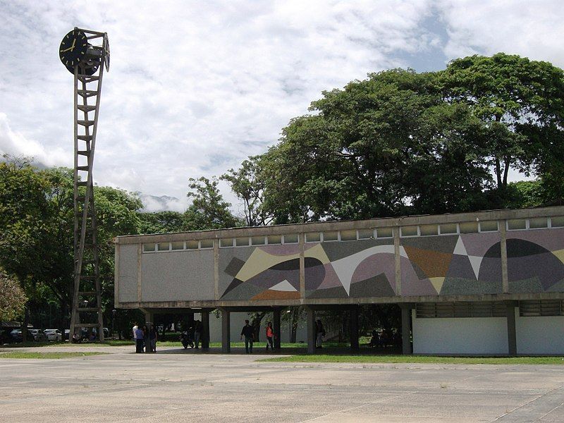 Plaza del Rectorado UCV, diseño de Carlos Raúl Villanueva